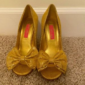 Betsey Johnson- SHINY gold metallic cork platform